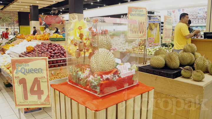 Koropak.co.id - Viral, Durian Rp 14 Juta Hadir di Plaza Asia (2)